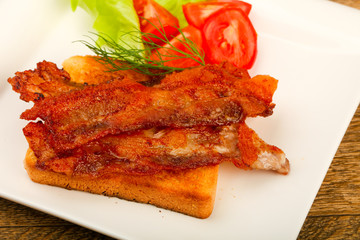 Bread with roasted bacon