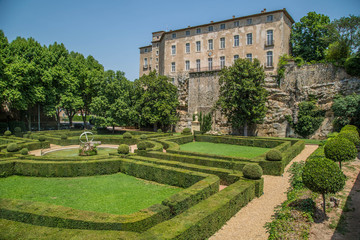 Fototapeta na wymiar Stadt und Schloss Entrecasteaux, Var, Brignoles