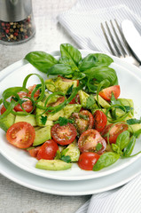 Guacamole salad with pesto