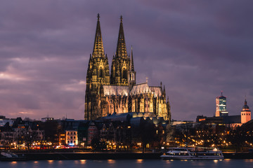 Fototapeta premium Cologne cathedral in the blue hour
