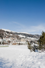 St. Moritz, Corviglia, Bergbahn, Dorf, St. Moritzersee, Alpen, Engadin, Oberengadin, Eisfläche, Winter, Wintersport, Graubünden, Schweiz