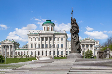 Fototapeta premium Monument to Prince Vladimir the Great in Moscow