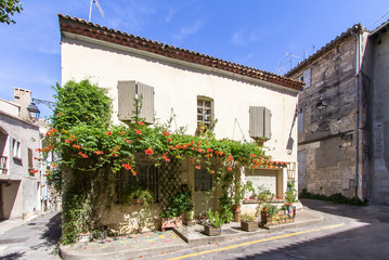Fototapeta na wymiar Old street in Arles, France