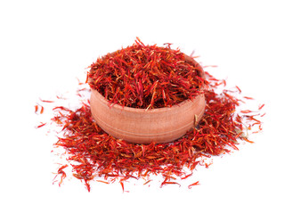 Naklejka premium Saffron spice in wood bowl isolated on white background