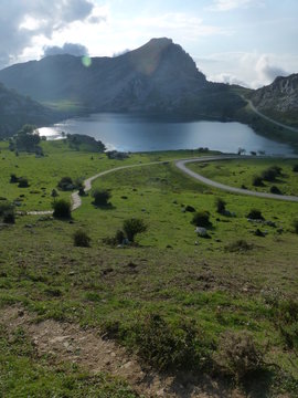 Lagos de Covadonga en los Picos de Europa en la parroquia del concejo de Cangas de Onís en el Principado de Asturias, España