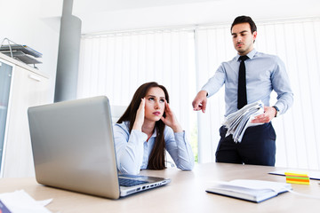 Fototapeta premium Young female employee has a lot of unsolved tasks