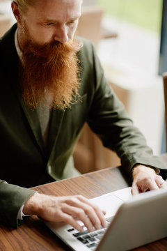 Bearded manager working at lunchtime