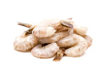 Keuken spatwand met foto Raw Jumbo Shrimp on a White Background © pamela_d_mcadams