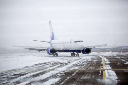 Plane In Snow Images – Browse 67,686 Stock Photos, Vectors, and Video ...
