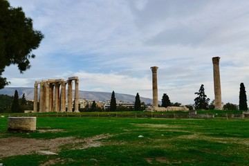 アテネの夜景とギリシャ正教会