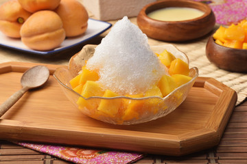 Shaved ice dessert with fresh mango   
