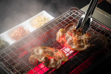 サムギョプサル　韓国焼肉　Barbecue of Korean pork(samgyeopsal)