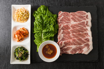 サムギョプサル　韓国焼肉　Barbecue of Korean pork(samgyeopsal)