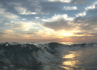 Fototapeta na wymiar sunset and waves