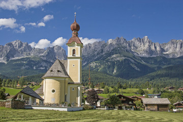 Fototapeta na wymiar Going in Tirol