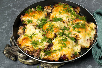 Chicken liver baked with apples and cheese