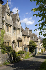 England, Oxfordshire, Cotswolds, Burford, street scene