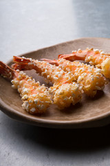 Prepared shrimps with pop corn