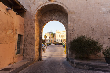 Fototapeta na wymiar Porta Marina, Ortigia