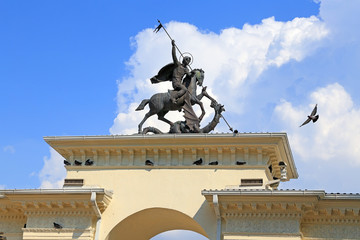 Memorial arch 