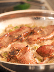 Leckere Lammkoteletts in einer Champignon Rahmsauce, Bio Gerichte, gesunde Ernährung