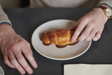 Man eating healthy breakfast