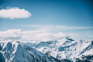 Fototapeta na wymiar beautiful snow-capped mountain peaks in mayrhofen ski area, austria