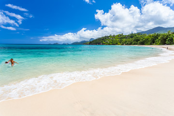 Fototapeta na wymiar anse Louis, plage de Mahé, Seychelles