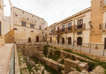 Fototapeta premium Palazzo Montalto and magna Grecia ruins, Ortigia