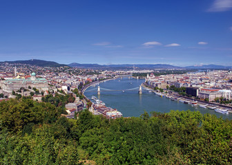 Fototapeta na wymiar cityscape of Budapest, Hungary in a sunny day