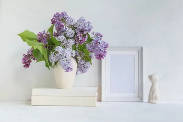 Keuken spatwand met foto Mockup met een wit frame en lila takken © maria_lh
