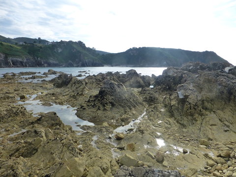 Playa de Pechon cercana a Pesues en Cantabria (Espa&ntilde;a)
