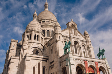 Fototapeta na wymiar Basilica Sacre Coeur in Montmartre in Paris