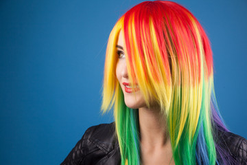 Naklejka premium beautiful woman wearing color wig