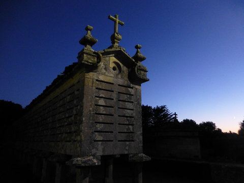 Horreo de Carnota, pueblo de A Coru&ntilde;a en Muros (Galicia,Espa&ntilde;a)