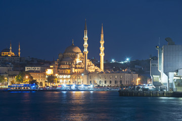 Fototapeta na wymiar New Mosque İn Istanbul