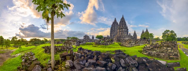 Fotobehang Indonesië Mysterieus tempelcomplex Prambanan, Indonesië