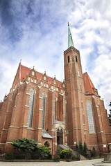 Obraz premium Aerial view of Old Town and Ostrow Tumski with church of the Holy Cross and St. Bartholomew in Wroclaw, Poland