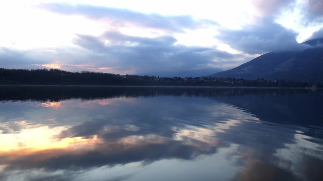 Lago di Oggiono alla sera