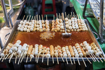 Grilled meatballs, and is located in the boiling sauce and tasty, spicy and sweet