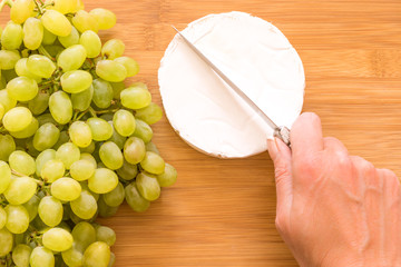Brie and grapes 2
