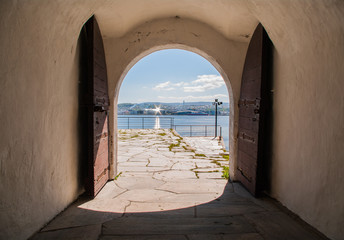 A gate to the fjord