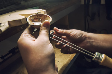 The crucible is a high-refractory capacity