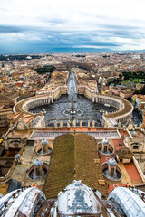 Petersplatz und Petersdom im Vatikan in Rom in Italien