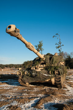 American howitzer paladin firing