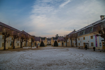 Fototapeta na wymiar Schloss Halbturn, Burgenland im Winter