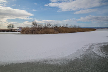 Gefrorener Neusiedler See im Winter