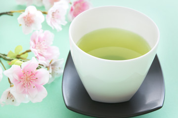 お茶と桜で春のイメージ