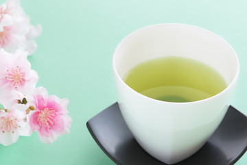 お茶と桜で春のイメージ