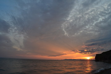 Fototapeta premium ciel, coucher de soleil,rocher,Gaspésie,sun,soleil,travel,river,trees,paysage,saule,mer,fleur,méditation
